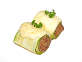 Рулетики из кабачков с мясом и рисом под сырной корочкой, 120 г