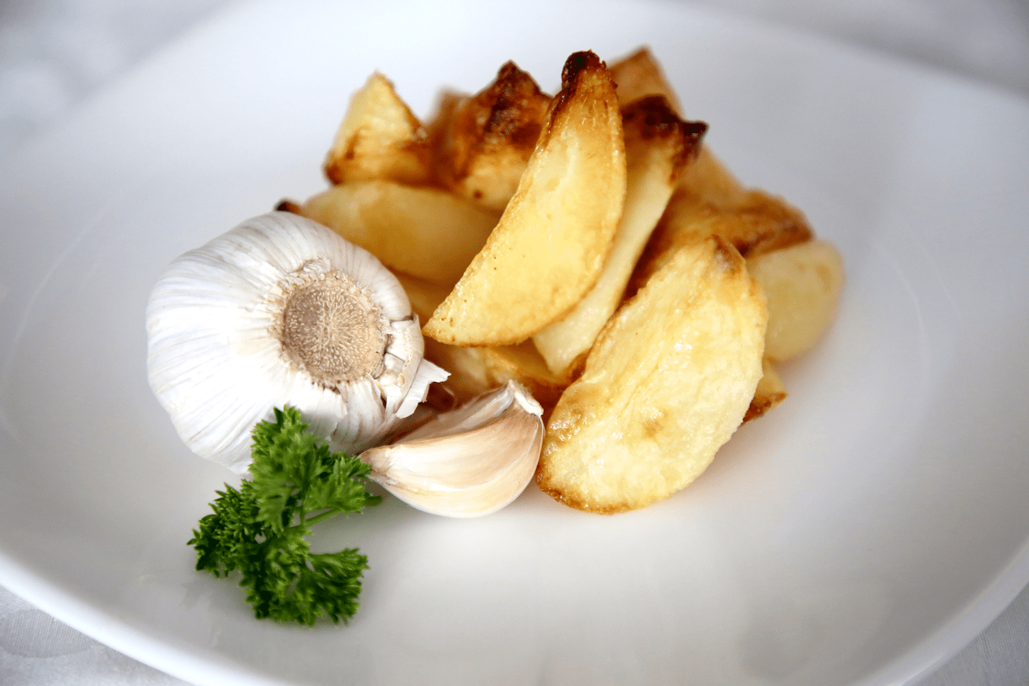 Картофель запеченный с чесноком 
